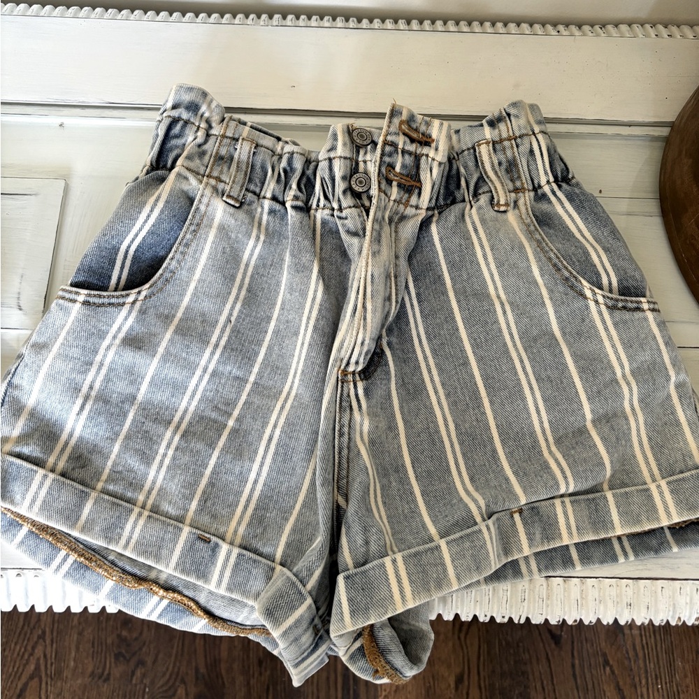 PacSun Medium mom denim shorts, high rise jorts